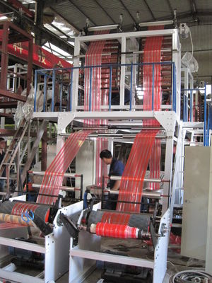 Çin Çift Renkli plastik torbalar için kullanılır AYPE / HDPE Çift Kafa Film Şişirme Makinası Tedarikçi